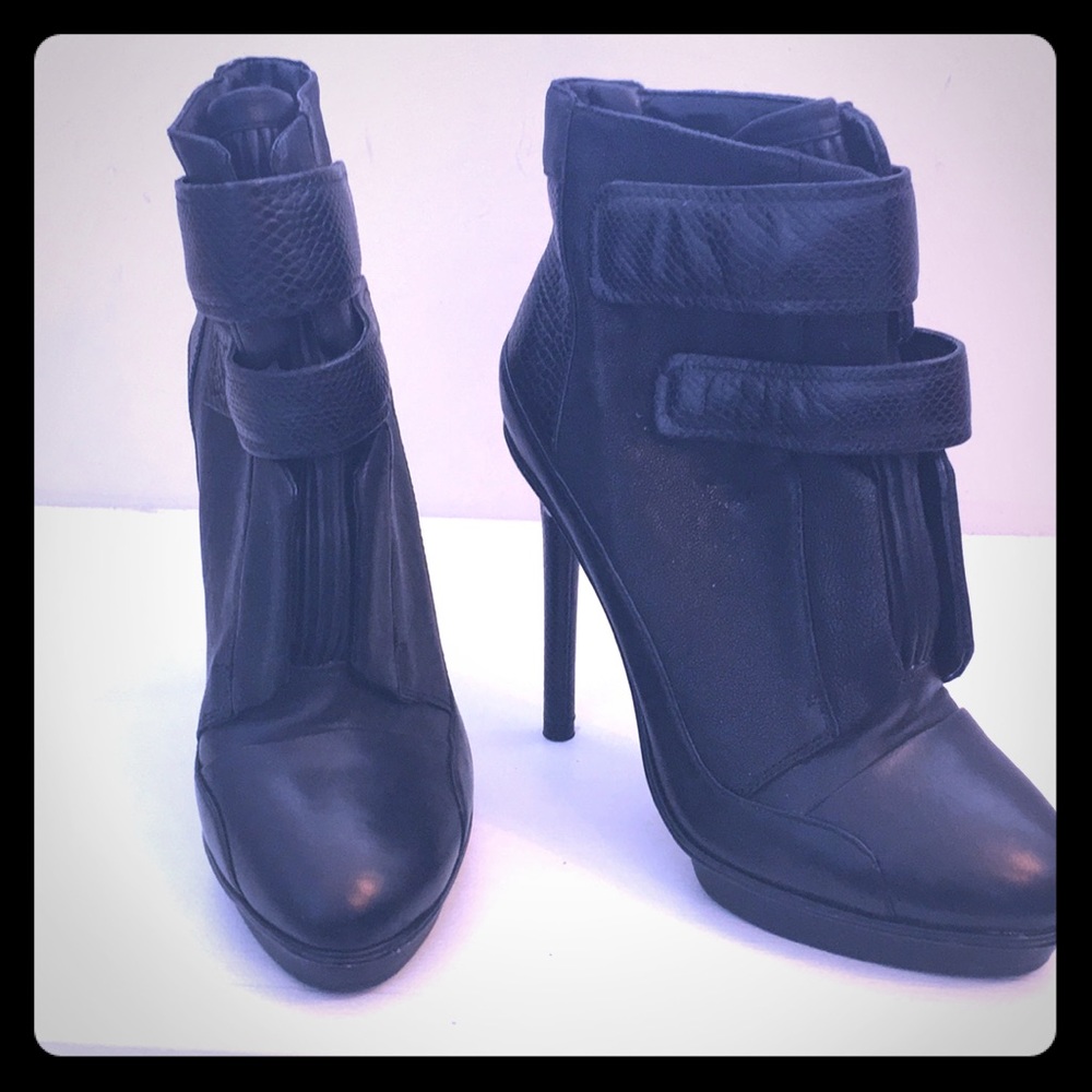BCBG Black leather shoe booties